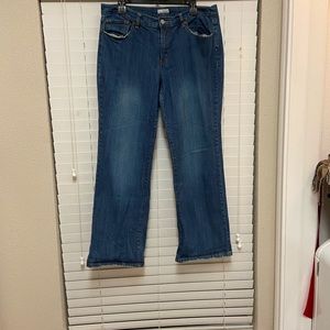 Tint brand size 16 boot cut mint condition. I adore these jeans!